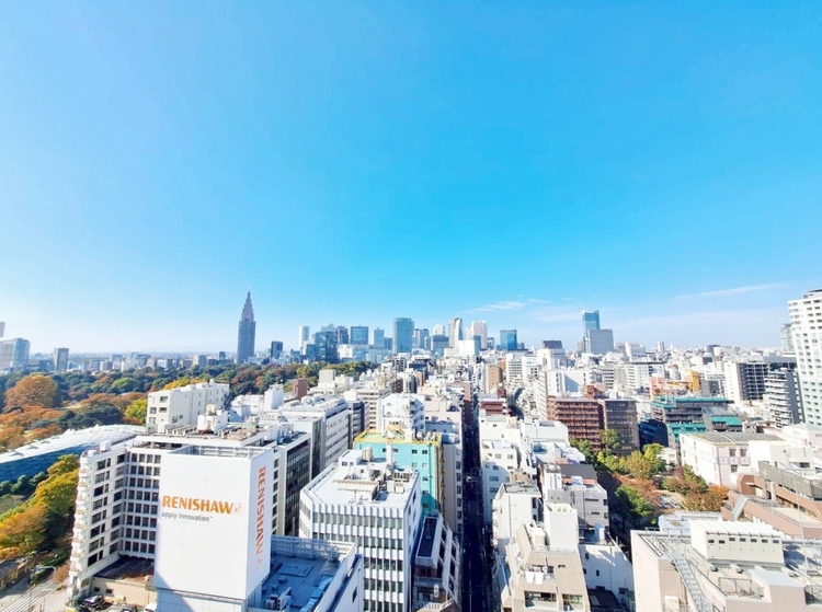 バルコニー 窓を開けると広がる青空。心をリフレッシュして日々を過ごしていきましょう。