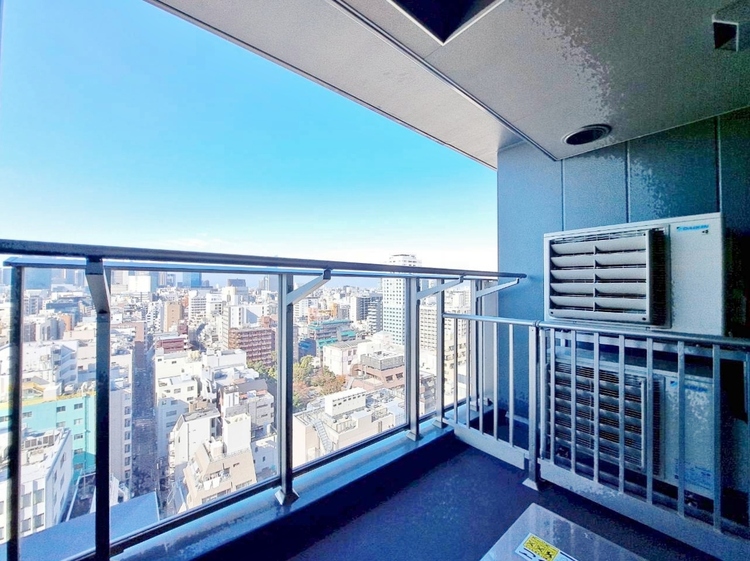 バルコニー 頬をなでる、優しい風を感じることが出来ます。