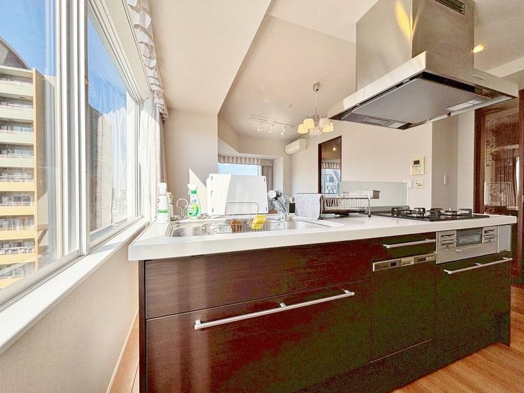 キッチン 洗練されたスタイリッシュなデザイン性と使いやすさを備えた仕様。