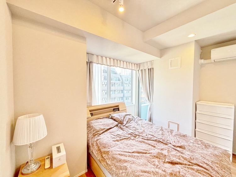 寝室 ベッドも十分に設置するスペースがあります。