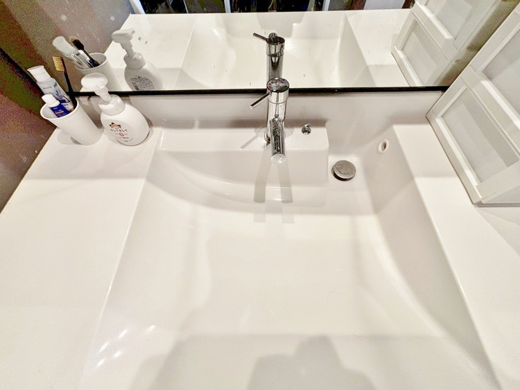 洗面 何かと物が増える場所だからこそ、スッキリと見映えの良い空間に。