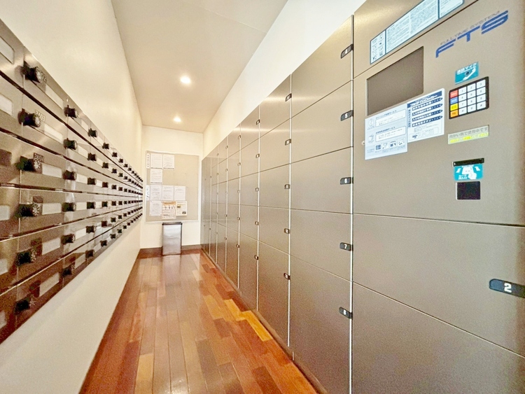 設備 共用部分の宅配ボックスです。留守中の荷物受け取りもできるので、安心して外出ができますね。