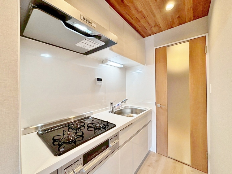 キッチン スマートな意匠と充実の機能を備えたキッチンが、暮らしにおいしい彩りを添えます。