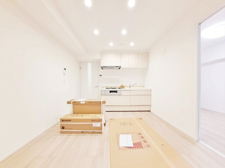 居間 飾り過ぎないシンプルな内装と偏り過ぎないデザインで統一しました。