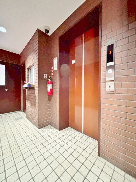 設備 エレベーターの管理も、きちんと行き届いてます。