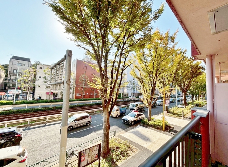 バルコニー 頬をなでる、優しい風を感じることが出来ます。