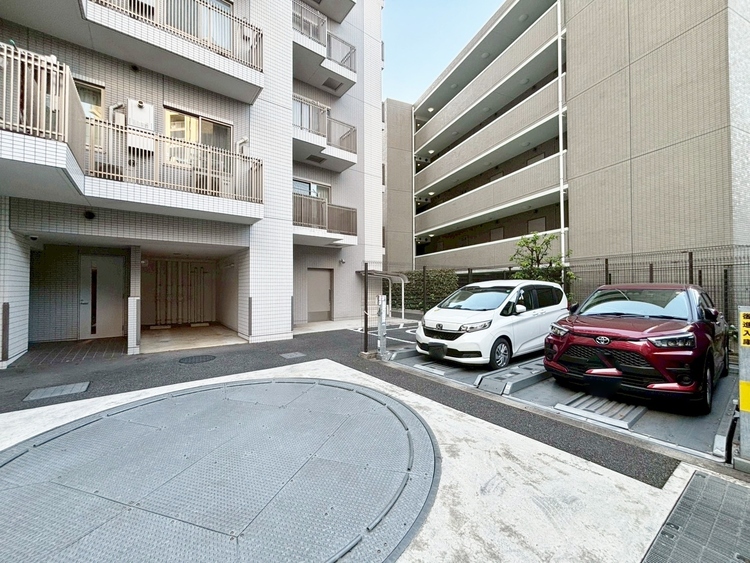 駐車場 本物件の駐車スペースです。車種制限のある場合もございますので、お気軽にお問い合わせくださいませ。