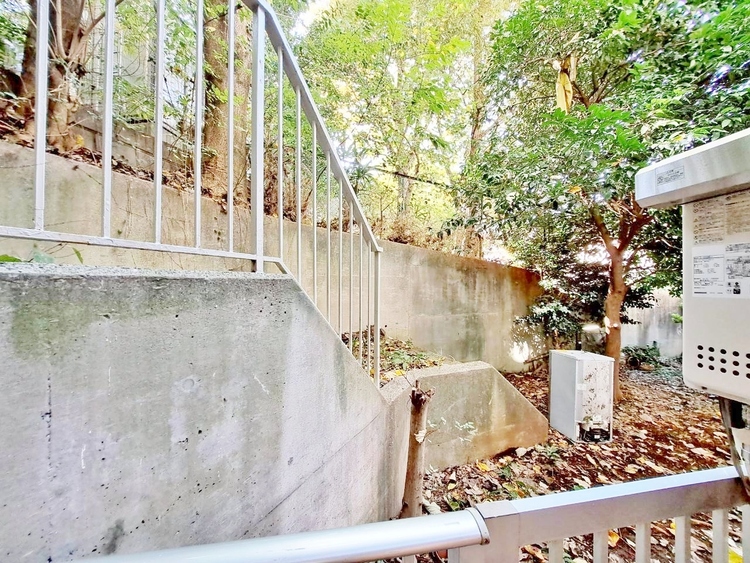 バルコニー 頬をなでる、優しい風を感じることが出来ます。