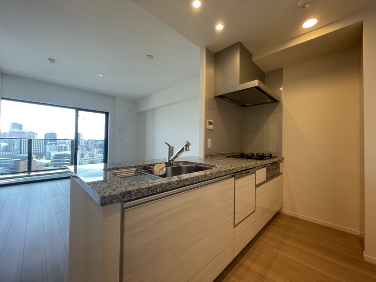 キッチン スマートな意匠と充実の機能を備えたキッチンが、暮らしにおいしい彩りを添えます。