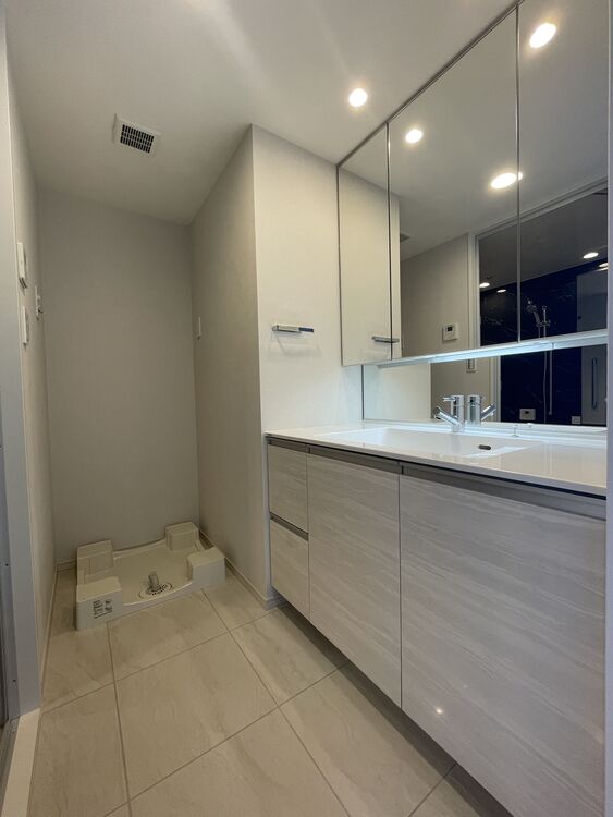 洗面 清潔感と心地よさを重視した、上質感漂うパウダールーム。