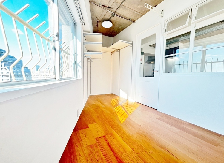 寝室 ベッドも十分に設置するスペースがあります。