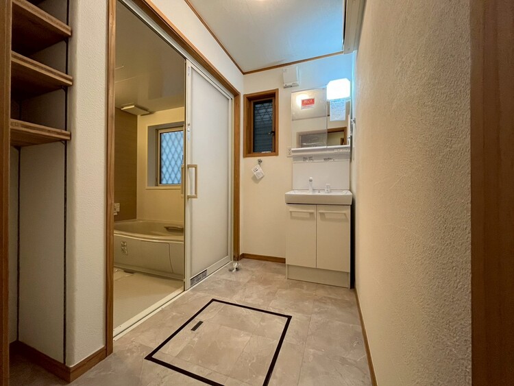 洗面 清潔感と心地よさを重視した、上質感漂うパウダールーム。