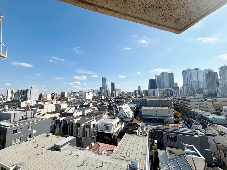 バルコニー 頬をなでる、優しい風を感じることが出来ます。