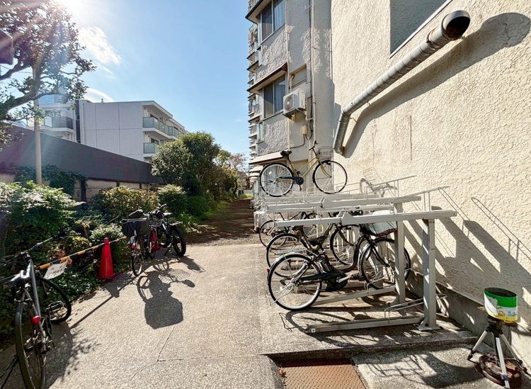 その他 きちんと整備された駐輪場。住む方の心遣いが感じられます。