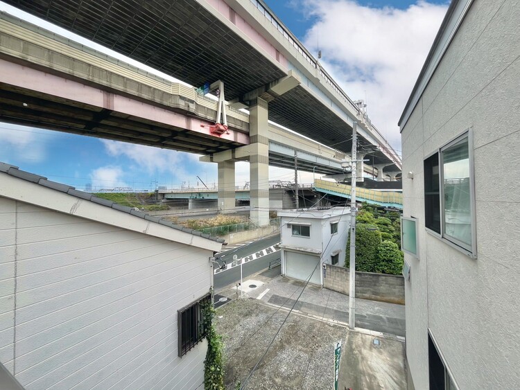 バルコニー 頬をなでる、優しい風を感じることが出来ます。