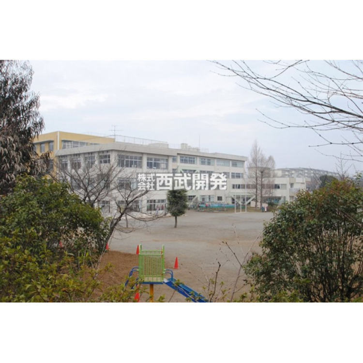 周辺 高根小学校(約470m)