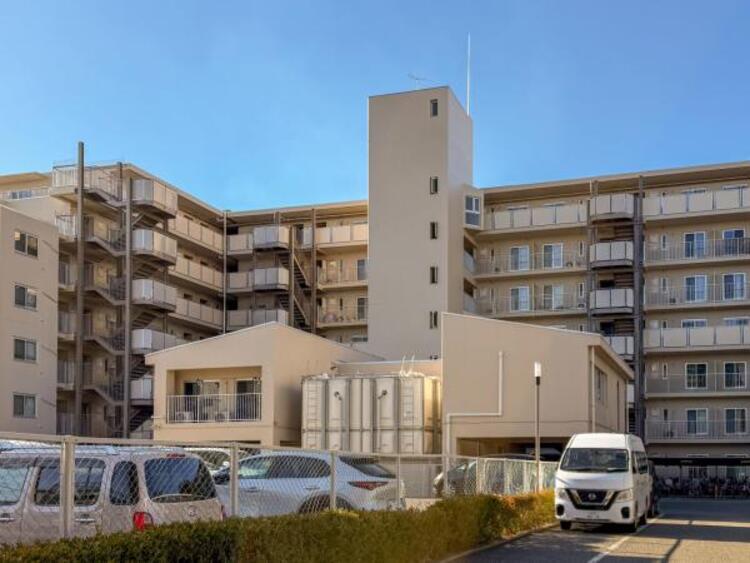 外観 街に溶けこみ美しい景観を生み出すこの邸宅は、採光や風通しまで考え抜いて造り上げました。