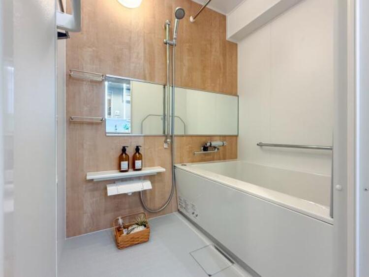 風呂 広めの浴槽で、リラックスしたひとときをお過ごしいただけます。