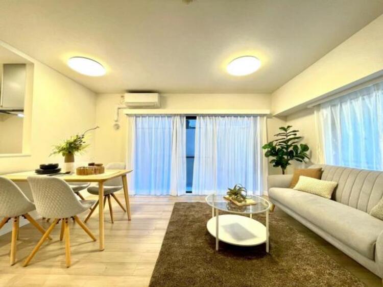 居間 17帖超の広々としたリビング