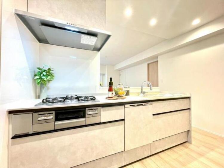 キッチン ワイドなカウンターで、将来お子様と一緒にお料理をするときも重宝します。