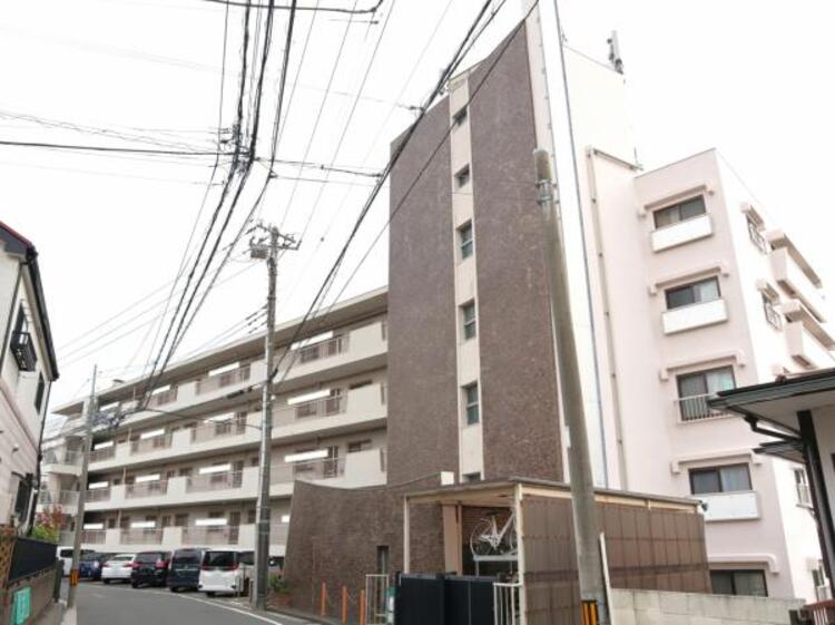 外観 2路線利用可能な「菊名」駅より徒歩10分　生活に便利な設備・仕様を揃えた快適住宅です。