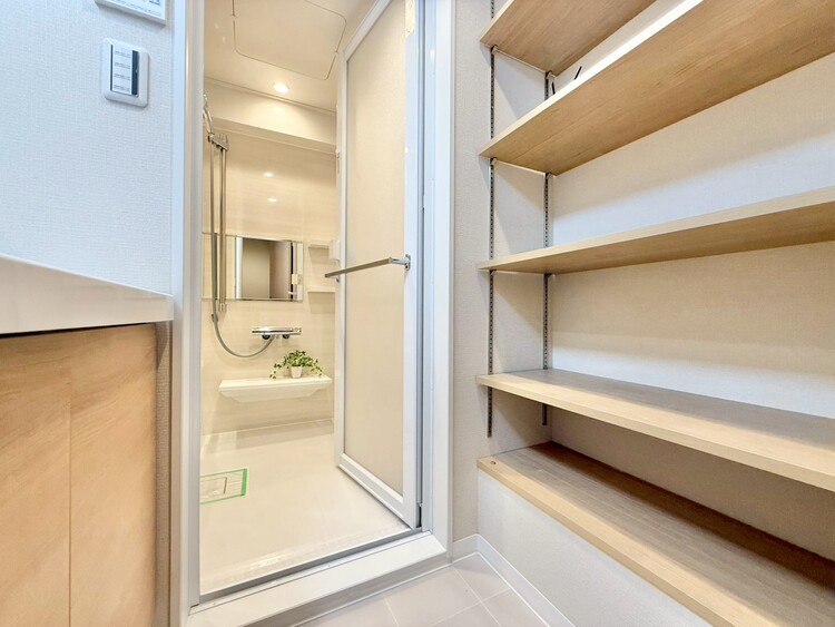 その他 十分な広さの脱衣所。