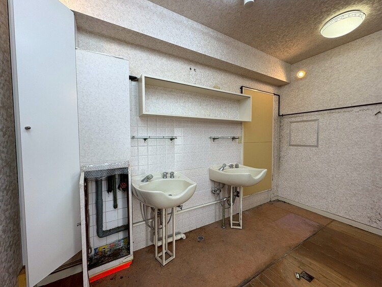 その他 清潔感を感じられる洗面化粧台。