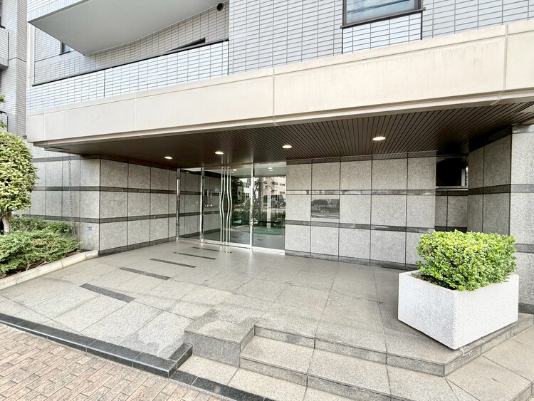 その他 上質感漂う玄関アプローチです。