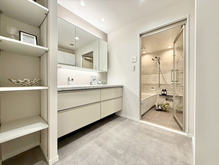 その他 十分な広さの脱衣所。