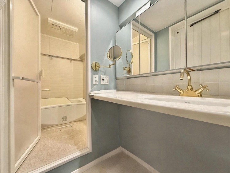 その他 十分な広さの脱衣所。※CGにより家具を消しております。