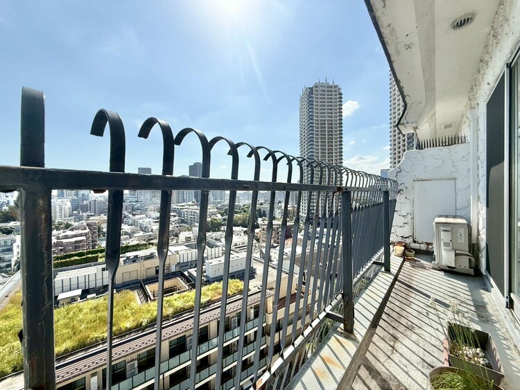 その他 朝の澄んだ空気や、夕方に吹く清々しい風を感じられるバルコニー。