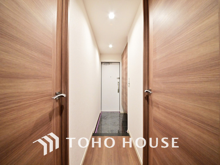 玄関 落ち着いた雰囲気の玄関、家族の帰りを暖かく迎えてくれます