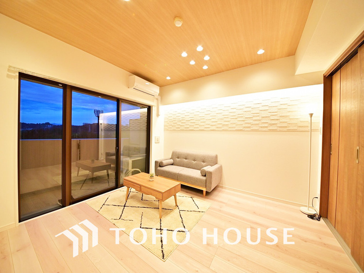 内装 広がりのある住空間、家族が集まるリビング・ダイニング