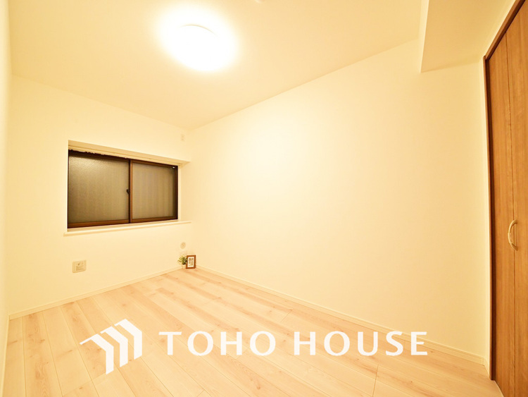 内装 採光もある洋室は、くつろぎのひと時を過ごすのにぴったり