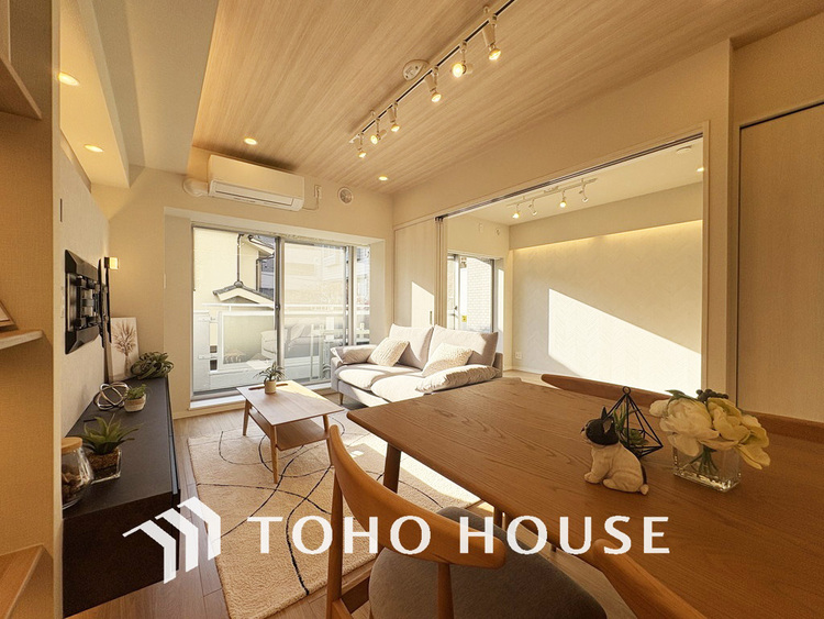 内装 広がりのある住空間、家族が集まるリビング・ダイニング