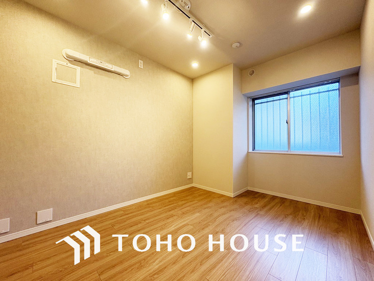 内装 採光もある洋室は、くつろぎのひと時を過ごすのにぴったり