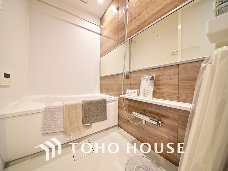 風呂 一日の疲れを癒すバスルームは、心地よいリラックスを叶える清潔感溢れる空間