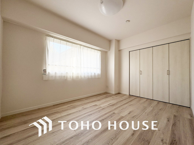 内装 採光もある洋室は、くつろぎのひと時を過ごすのにぴったり