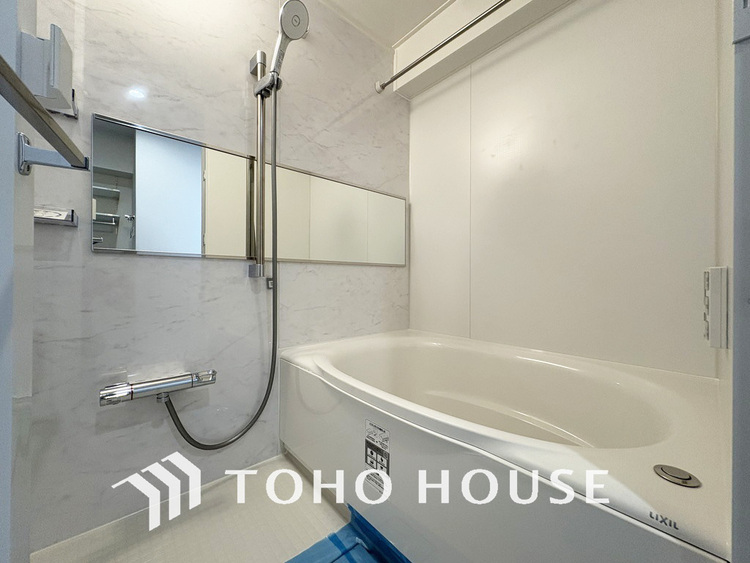 風呂 一日の疲れを癒すバスルームは、心地よいリラックスを叶える清潔感溢れる空間