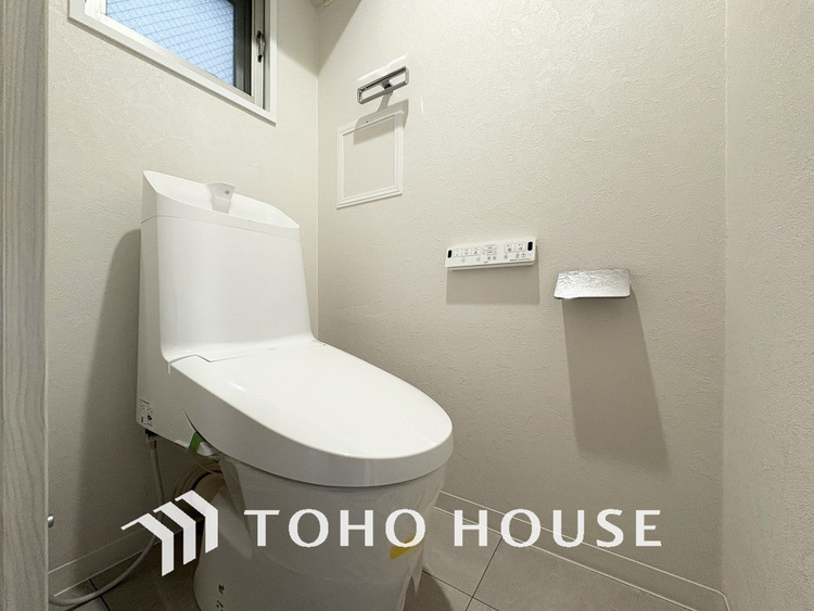 トイレ 清潔な洗浄機能付温水シャワートイレ