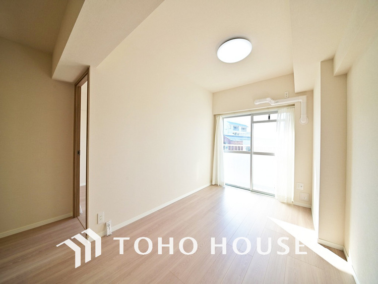 内装 広がりのある住空間、家族が集まるリビング・ダイニング