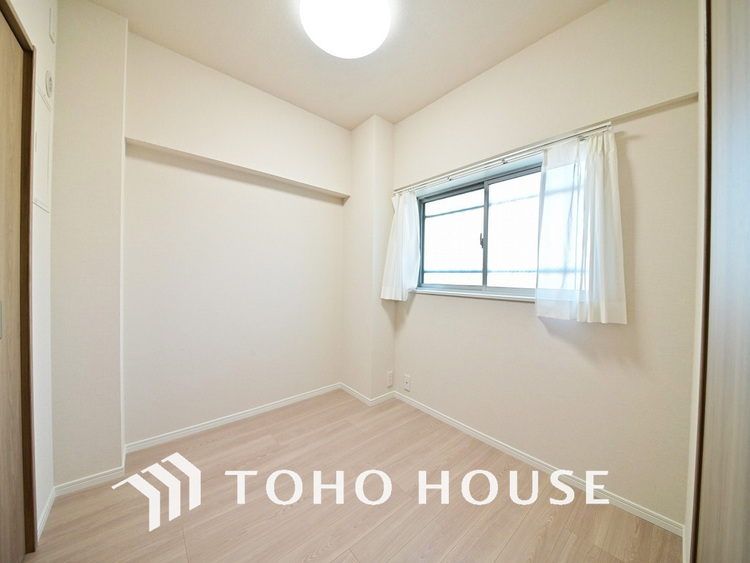 内装 採光もある洋室は、くつろぎのひと時を過ごすのにぴったり