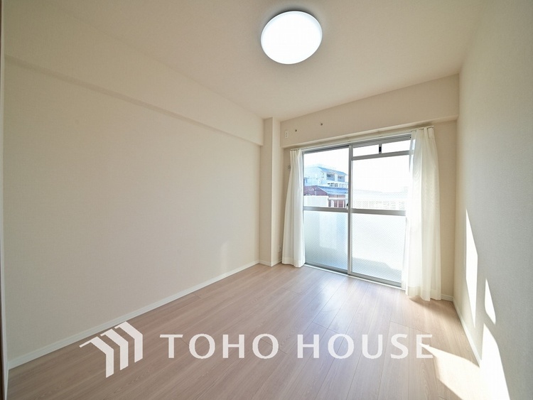 内装 1日の疲れを癒し、心地よく寛げるようゆったりとした広さをしています