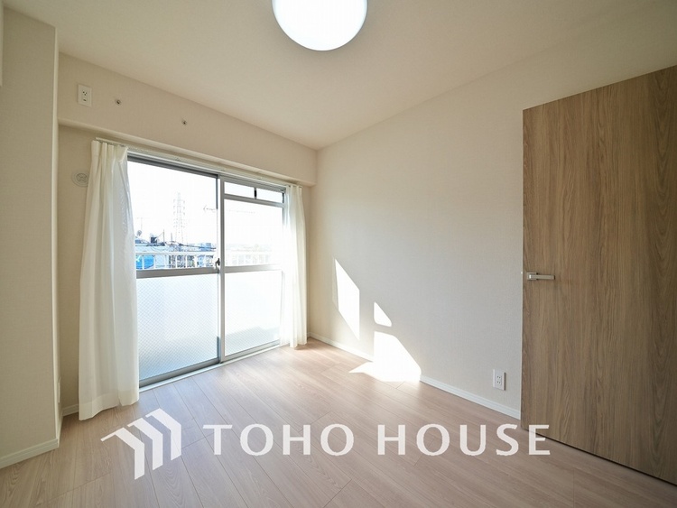 内装 シンプルですっきりとした室内は飽きのこない居心地の良い雰囲気です