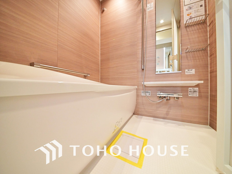 風呂 一日の疲れを癒すバスルームは、心地よいリラックスを叶える清潔感溢れる空間