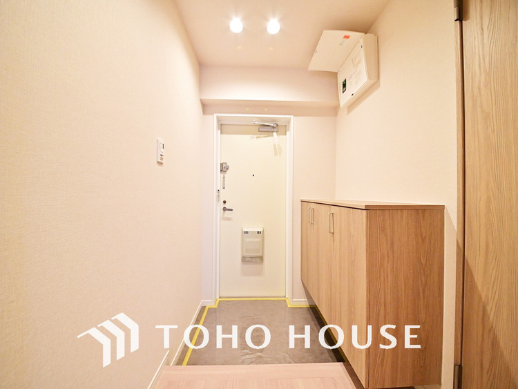 玄関 飾り過ぎないシンプルな内装の玄関