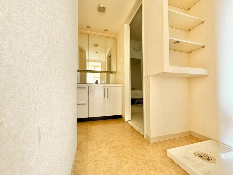 その他 十分な広さの脱衣所。