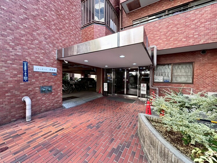 その他 上質感漂う玄関アプローチです。