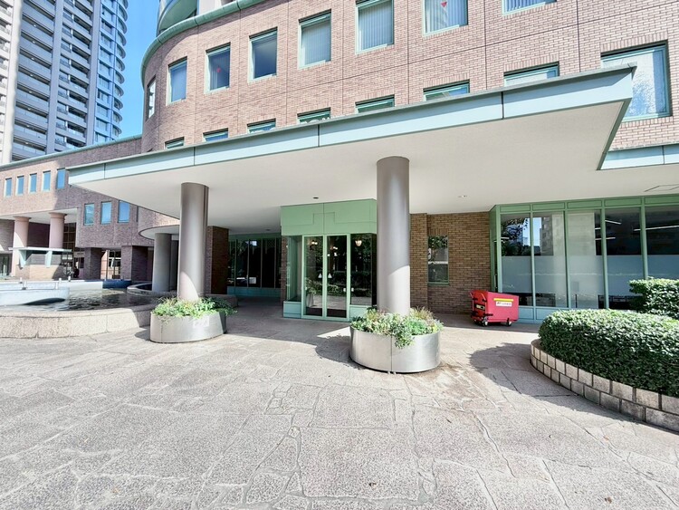 その他 上質感漂う玄関アプローチです。