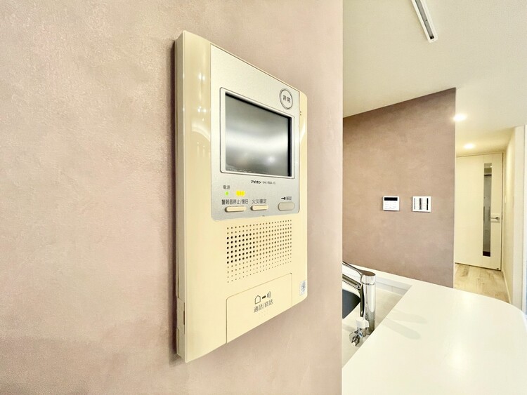 その他 誰が来てもわかる様にモニター付きインターホンを設置。